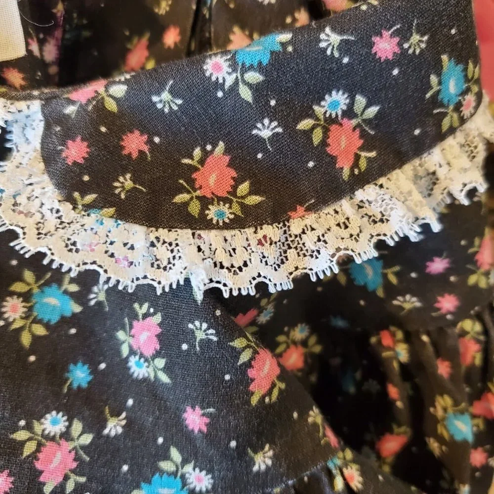 Vintage Winnie The Pooh Size 5 Black‎ Floral Prairie Dress Lace Trim Longsleeve